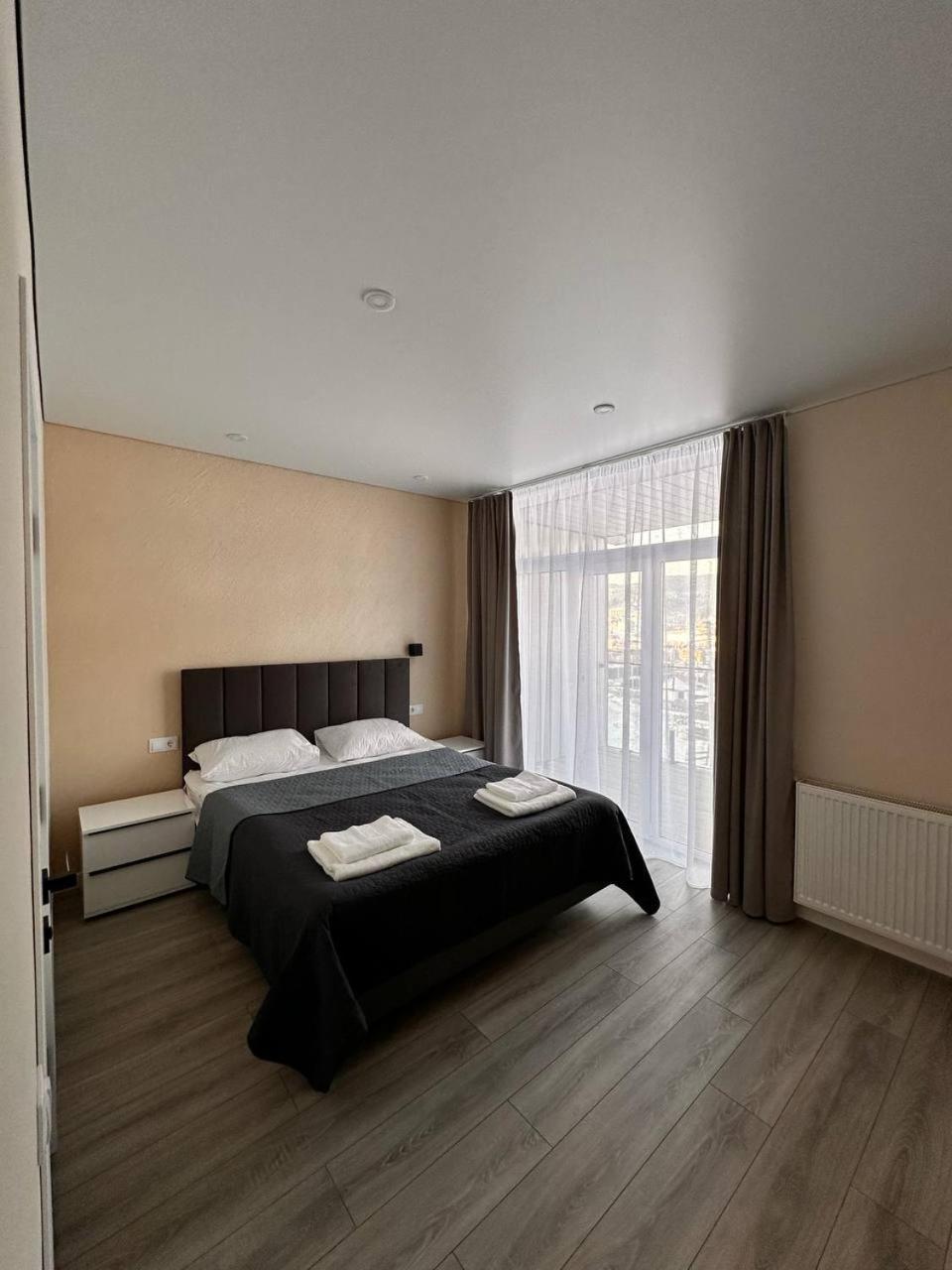 Park House Apartment Palyanytsya Luaran gambar