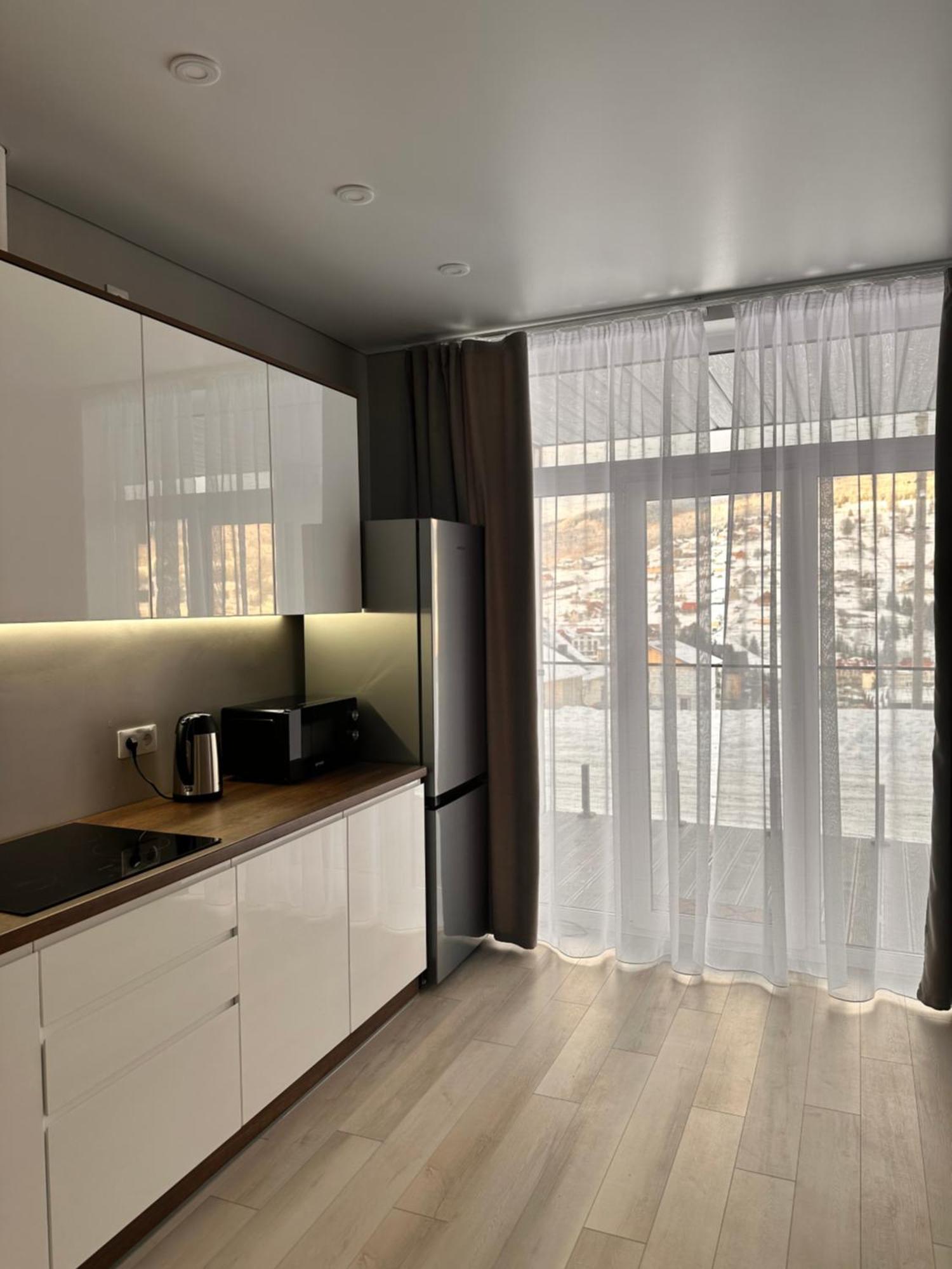Park House Apartment Palyanytsya Luaran gambar